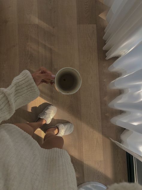 Early Morning Self Care Aesthetic, Coffee At Sunrise, Good Morning Aesthetic Pictures, Romanticize Morning Routine, Sunday Morning Vibes Aesthetic, Morning Coffee Routine, Early Morning Work Aesthetic, Early Aesthetic Morning, Coffee In The Morning Aesthetic