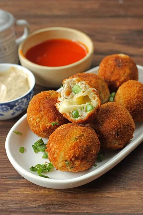 Best Chicken Cheese Balls Chicken Balls Recipe, Chicken Cheese Balls, Potato Cheese Balls, Mac N Cheese Balls, Chicken Balls, Cheese Stuffed Chicken, Cheese Chicken, Cheese Ball Recipes, Cheese Balls