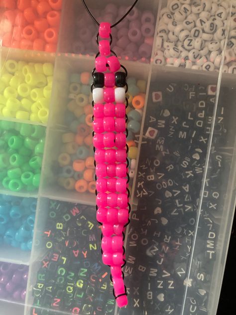 Kandi Knife Tutorial, Beginner Kandi Patterns, Kandi Bead Animals, Kandi Worm Tutorial, Kandi Bead Crafts, Kandi Bracelets Patterns How To Make, Kandi Animal Tutorial, Kandi Animals Patterns, Kandi Animal Pattern