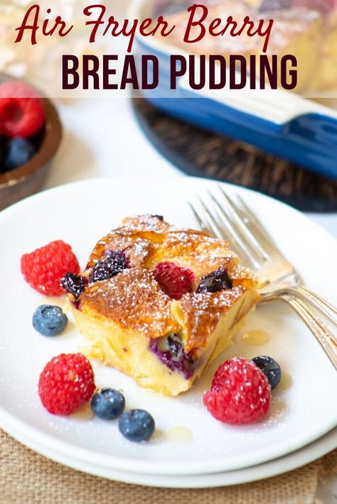 This quick and easy Berry Bread Pudding is the best dessert (or breakfast) to satisfy those sweet cravings. It is creamy, decadent and so satisfying. Perfect to serve to the family or for entertaining! Berry Breakfast Recipes, Mixed Berry Bread Pudding, Berry Bread Pudding Recipe, Cinnamon Bread Pudding Recipe, Instant Pot Breakfast Recipes, Strawberry Bread Pudding, Instant Pot Bread, Raspberry Bread Pudding, Bread Pudding Recipe Easy