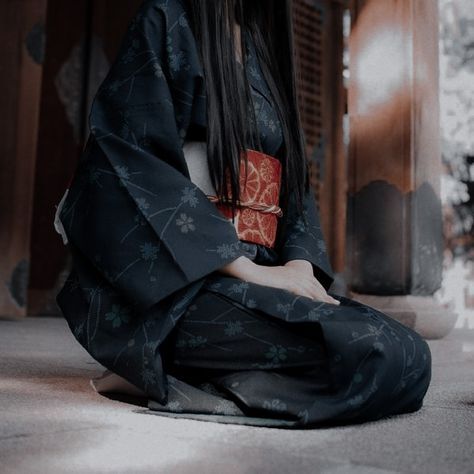 Kimono Aesthetic, Bahasa China, Chinese Aesthetic, Traditional Japanese Kimono, Japanese Lanterns, Royalty Aesthetic, Casual Kimono, Aesthetic Japan, It Is