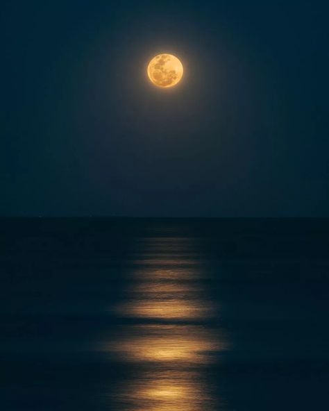 How to Photograph the Moon (With 10 Great Examples) | Light Stalking Full Moon Photos, Photographing The Moon, Full Moon In Libra, Moon Sea, Wallpaper Moon, Lunar Moon, Moon Images, Moon Photos, Moon Pictures