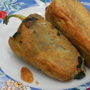 Chile Rellenos~ OMG one of my favorite meals ever!!! EVER!!! :))) Chile Relleno Recipe, Rellenos Recipe, Chile Relleno, Mexican Cooking, Hispanic Food, Tex Mex Recipes, Latin Food, Mexican Food Recipes Authentic, Fried Food