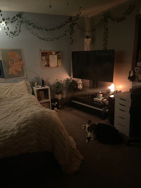 Gloomy Bedroom Ideas, Soft Dark Room Aesthetic, Cute Dark Room Aesthetic, Twilightcore Bedroom, Gloomy Bedroom Aesthetic, Aesthetic Basement Bedroom, Dark Clean Room Aesthetic, Bella Swan Bedroom Aesthetic, Cozy Aesthetic Bedroom Dark