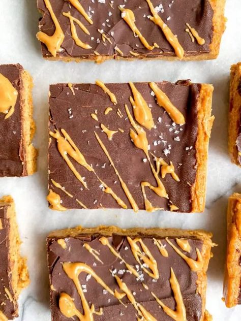 No-Bake Peanut Butter Pumpkin Bars Healthy Pumpkin Cheesecake, Homemade Granola Bars Healthy, Pumpkin Peanut Butter, Dessert Hummus, Cookie Dough Bars, Peanut Butter Pumpkin, Vegan Banana Bread, Pumpkin Bars, Chocolate Banana Bread