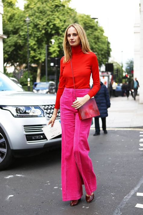 The Cool Fall Trend Every Fashion Girl Is Wearing Short Orange Dress, Light Pink Jacket, Simple Street Style, Light Blue Blouse, Maroon Outfit, Pink Long Dress, Leandra Medine, Color Blocking Outfits, Mint Dress