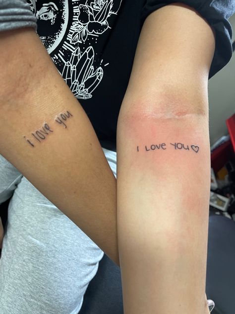 Matching I Love You Tattoos, Matching Tattoos For Best Friends Words, Matching Tattoos With Your Mom, Matching Tattoos To Get With Your Mom, Matching Tattoo With Grandma, Cute Tattoos For Sisters, Matching Tattoos Parents And Kids, Subtle Matching Tattoos Couples, Matching Tattoo For Couples