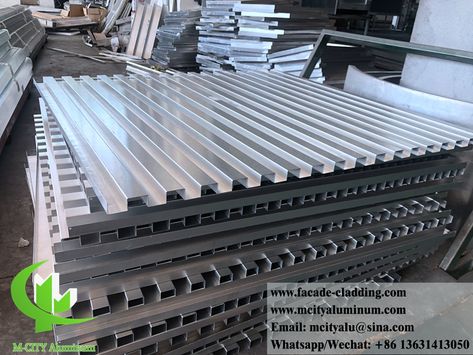 Cladding Panels Exterior, Aluminum Panel Facade, Panel Exterior House, Aluminium Facade Cladding, Modern Front Gate Design, House Exterior Cladding, Aluminium Cladding Panels, سلالم حلزونية, Aluminum Facade