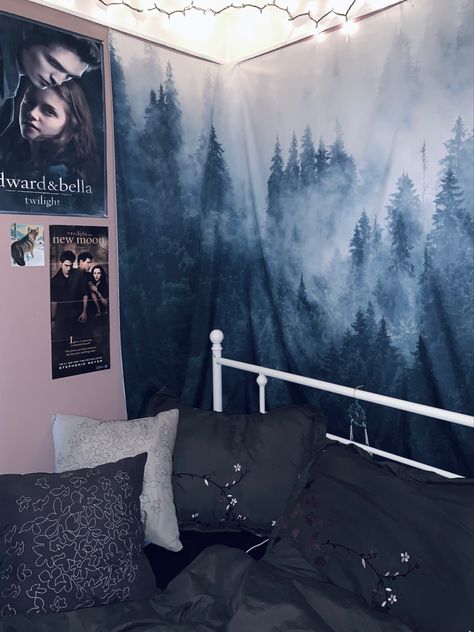 Twilightcore Bedroom, Twilight Living Room, Twilight Room Inspiration, Twilight Bedroom Ideas, Twilight Aesthetic Bedroom, Twilight Room Ideas, Twilight Themed Bedroom, Twilight Inspired Bedroom, Twilight Themed Room