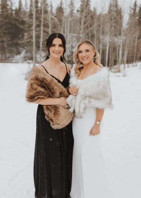 Why Winter Weddings Are Becoming More Popular - LADY WEDDINGS Bridesmaids Shawls Winter, Black Bridesmaid Dresses Winter Faux Fur, Winter Wedding Arch, Veil Hair Piece, Winter Wedding Fur, Winter Wedding Shawl, Fall Wedding Bridesmaids, Bridal Sweater, Wedding March