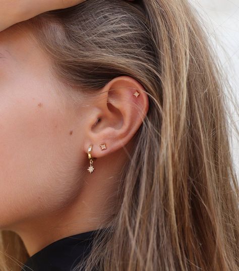 Top Ear Piercing, Minimalist Ear Piercings, Second Hole Earrings, Bridesmaid Gifts Earrings, Tiny Hoop Earrings, Hoop Charms, Simple Stud Earrings, Tiny Studs, Tiny Stud Earrings