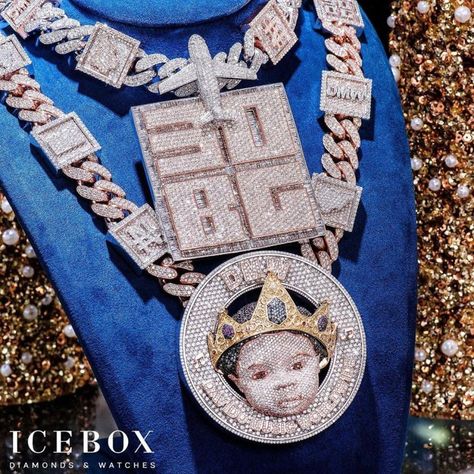 Davido Flaunts New 30BG Chains From Ice Box Ice Box Jewelry, Summer Swag Outfits, Expensive Fashion, Expensive Jewelry Luxury, Black Men Street Fashion, Africa Map, Ice Box, Expensive Jewelry, Diamond Chain