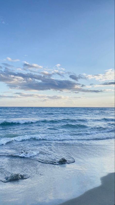 Blue Beach Pictures, Costal Granddaughter Wallpapers, Costal Life, Sea Sunset Aesthetic, Costal Granddaughter, Ocean Flowers, Beach Sunset Wallpaper, Wallpaper Iphone Summer, Black Phone Wallpaper