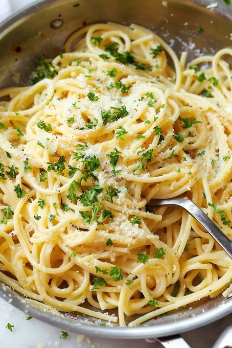 This quick and easy garlic Parmesan pasta combines tender spaghetti with a rich, cheesy sauce for a comforting meal ready in minutes. Perfect for busy weeknights! Clear Pasta Sauce, Clear Sauce For Pasta, Spaghetti Al Limone Recipe, Spaghetti Without Red Sauce, One Pot Parmesan Pasta, Quick Sauce For Pasta, Garlic Parm Spaghetti, Pasta No Sauce, Creamy Spaghetti Recipes