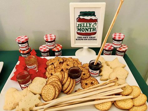 National Lampoon's Christmas Vacation Party | CatchMyParty.com Lampoons Christmas Vacation Party, Griswold Family Christmas Party, Griswold Christmas Party, Christmas Vacation Costumes, Tacky Christmas Party, Christmas Vacation Party, Holiday Party Ideas, Christmas Vacation Movie, Vacation Movie