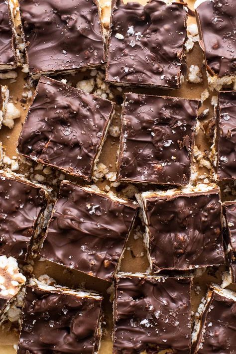 Rice Cake Magic Bars - Fit Foodie Finds Rice Cake Snacks, Rice Crispy Cereal, Magic Bars Recipe, Cake Magic, Cake Bars Recipe, Low Carb Meats, Magic Shell, Rice Cake Recipes, Fit Foodie Finds