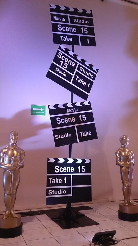 Deco Theme Cinema, Hollywood Theme Party Decorations, Hollywood Decorations, Oscars Theme Party, Bollywood Theme Party, Deco Cinema, Oscars Party Ideas, Cinema Party, Red Carpet Theme