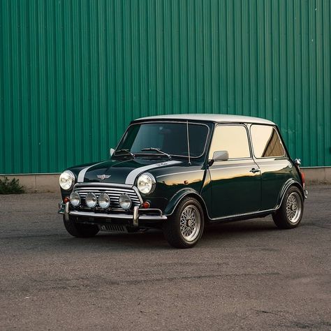 Owner: @germanmorenomtl  #tbt #cars #race #auto #mini #carswithoutlimits #wheels #tuning #automotive #carinstagram #itswhitenoise #dreamcar #minicooper #oldcar #motorsports #jcw #minicoopers #bestcar #classicmini #minicar #minisofinstagram #miniclub #austinmini #rovermini #minioftheday #minicooperjcw #jpmini #mo Old Mini Cooper, New Mini Cooper, Auto Mini, Mini Cooper Classic, Old Vintage Cars, Mini Coopers, British Racing Green, Mini Classic, Mini Countryman