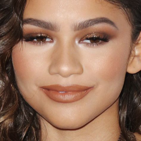 Zendaya Makeup: Bronze Eyeshadow, Brown Eyeshadow & Brown Lipstick | Steal Her Style Blue Eyeshadow For Brown Eyes, Brown Lipstick Shades, Zendaya Makeup, Brown Eyeshadow Looks, Makeup Bronze, Eyeshadow Brown, Zendaya Hair, Bronze Eye Makeup, Bronze Eyeshadow