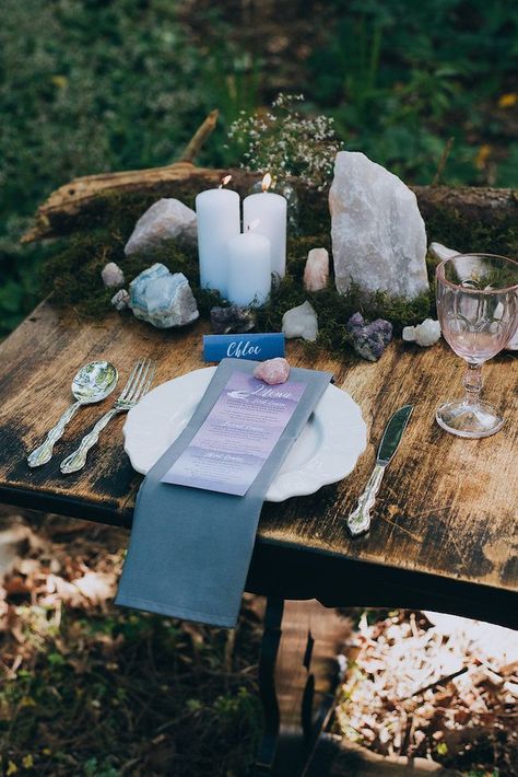 Rose quartz garlands, geodes, foraged wood & moss create mystique + magic in the forest.  Click for more ideas: http://www.confettidaydreams.com/geode-and-crystal-wedding-ideas/ via @confettidaydreams Styling: HAPPINEST Photography Lauren Pretorius Non Floral Centerpieces, Witch Wedding, How To Dress For A Wedding, Geode Wedding, Celestial Wedding, Woodland Wedding, Wedding Guide, Forest Wedding, Crystal Wedding