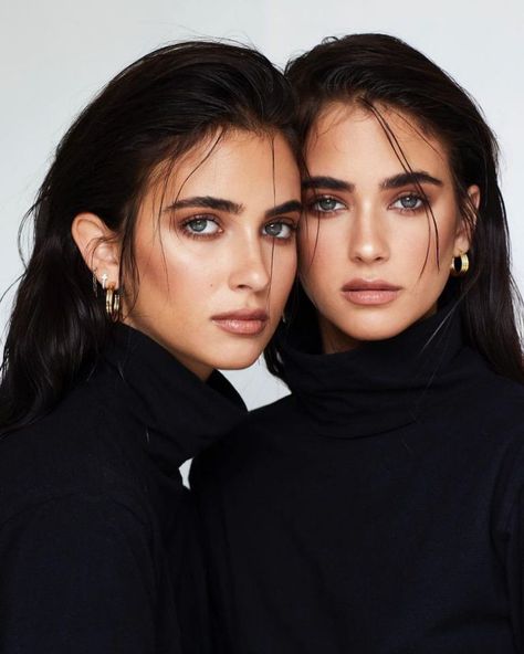 Instagram Crush: Twins Renee and Elisha Herbert (23 Photos) - Suburban Men Mother Daughter Photography Poses, Elisha Herbert, Twins Posing, Mother Daughter Photoshoot, High Fashion Poses, Twin Models, Twin Photography, Sisters Photoshoot Poses, Sister Photography