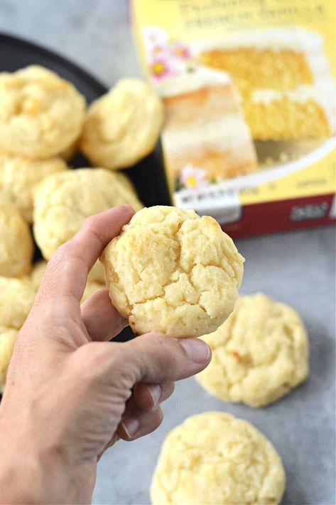 Cake mix cookies with cream cheese are moist and chewy using any flavor of boxed mix you like. Lemon cake mix cookies or chocolate are great. Quick Banana Bread Recipe, Yellow Cake Mix Cookies, Cake Mix Hacks, Roll Desserts, Cake Mix Banana Bread, Lemon Cake Mix Cookies, Cream Cheese Cookie Recipe, Ball Cookies, Cookies Lemon