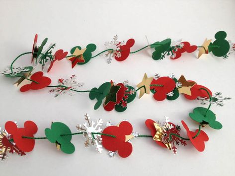 Mickey Garland, Disney Christmas Diy, Disney Christmas Crafts, Deco Disney, Disney Christmas Decorations, Disney Christmas Tree, Disney Christmas Ornaments, Disney Ornaments, Mickey Christmas