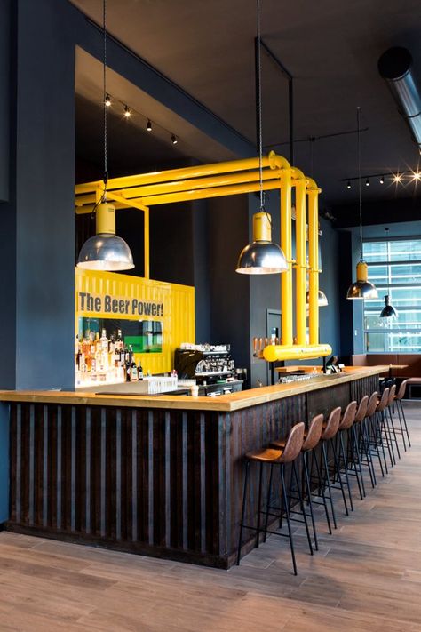 Black And Yellow Restaurant, Burger Store Design, Yellow Restaurant, Restaurant Table Design, Restaurant Counter, Bar Deco, Restaurant Design Inspiration, Industrial Restaurant, Gym Interior