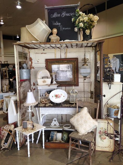 Love this display made from old doors and a bed spring.  Perfect for hanging items from above. Vintage Market Booth, Antique Store Displays, Vintage Booth Display, Flea Market Booth, Vintage Store Displays, Antique Booth Displays, Antique Mall Booth, Antique Booth Ideas, Wallpaper Store