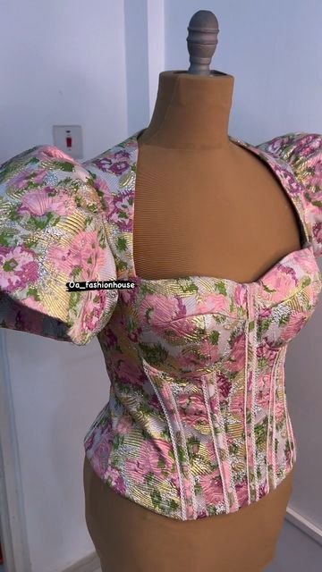 Damask Corset Top, Brocade Outfits Classy, Damask Top Styles Nigeria, Overbust Corset Outfit Ankara, Damask Top Styles, Corset Blouse Designs, Corset Styling Outfit, Lace Corset Top Outfit, Corset Tops Outfit