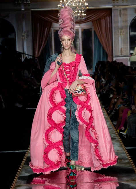 Moschino’s Marie Antoinette–Inspired Show Was a Fashion Feast | Teen Vogue Moschino 2020, Rococo Fashion, 2020 Fashion, Teen Vogue, Marie Antoinette, Rococo, Milan Fashion Week, Couture Fashion, Moschino