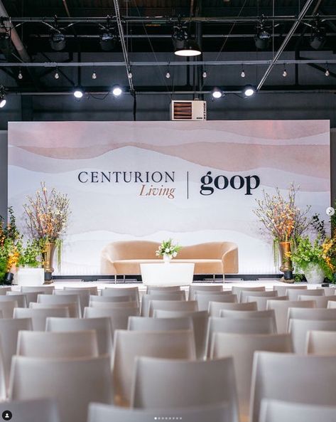 Modern Stage Design Event, Conference Backdrop Ideas, Conference Panel Stage Design, Business Events Decoration, Create And Cultivate Backdrops, Stage Set Up Events, Corporate Stage Backdrop Design, Panel Discussion Stage Design, Event Conference Design