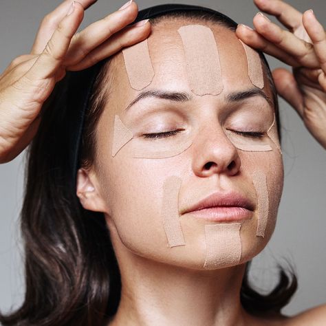 4 Genius Hacks For Preventing Wrinkles That Can Work Almost As Good As Botox: Wrinkle-Free Straws, Face Tape, More - SHEfinds Tape For Wrinkles, Tape Face, Reverse Aging Skin, Wrinkle Remedies, Skin Secrets, Flawless Face, Cosmetic Procedures, Deep Wrinkles, Prevent Wrinkles