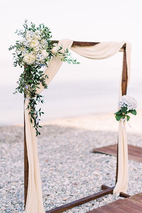 Boho Chic Beach Wedding, Chic Beach Wedding, Beach Wedding Arch, Simple Beach Wedding, Wedding Arbors, Wedding Alters, Wedding In Greece, Dream Beach Wedding, Wedding Arches