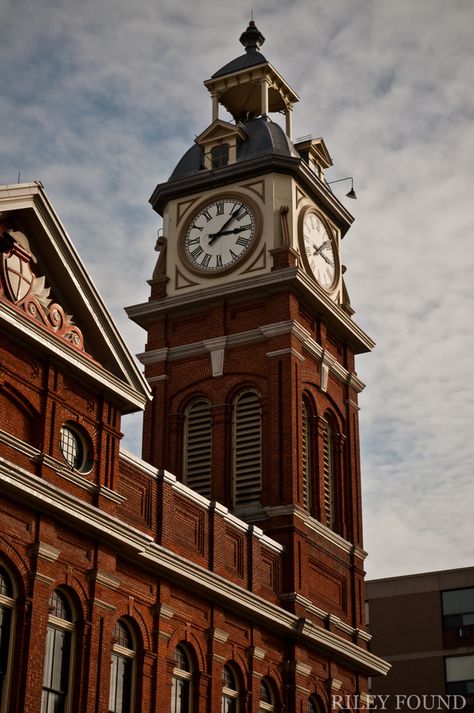 Clock Tower Painting, Big Ben Photography, Big Ben Tattoo, Peterborough Ontario, Big Ben Clock, Clock Tattoo Design, Building Aesthetic, Outdoor Clock, Steampunk Clock