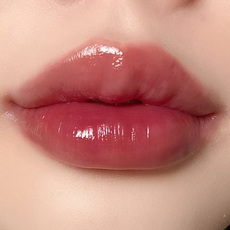 Pale Lips Makeup, Lip Looks Aesthetic, Plump Lips Aesthetic Korean, Pretty Lips Aesthetic, Lisa Lips, Pale Lips, Heart Shaped Lips, Makeup Collection Goals, Korean Lips