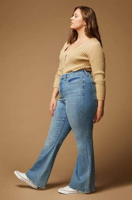 Flare Jeans Outfit, Look Plus Size, Jean Trends, Denim Trends, Stylish Plus, Vintage Vibe, Curvy Outfits, Look Plus, Looks Vintage