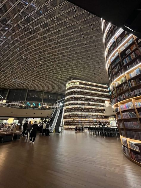 Library located inside COEX mall, Seoul, South Korea. Coex Mall Seoul, Mall Architecture, Starfield Library, Outlet Mall, Poetry Reading, Book Talk, Famous Authors, Seoul South Korea, The Wave