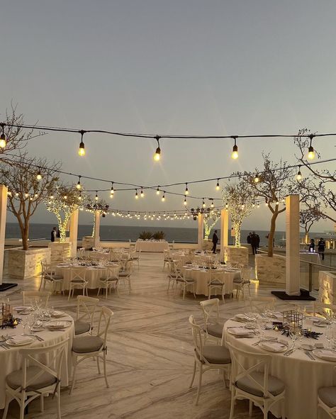 Summer Wedding Venue Ideas, Wedding By Water, Wedding Ceremony Aesthetic, Simple Wedding Venues, Marriage Place, Luxury Beach Wedding, Wedding Scenery, Outdoor Beach Wedding, Dream Marriage