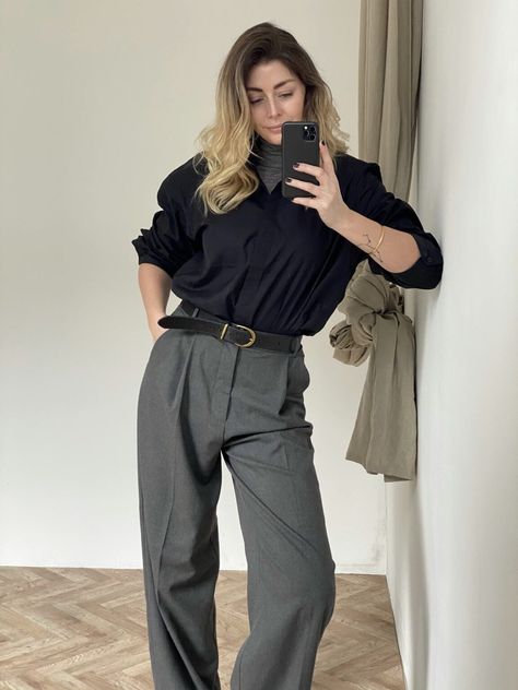 Masculine Girl, Masculine Outfits, Female Pants, Style Wide Leg Pants, Masculine Fashion, Layered Shirts, New Office, Pants Vintage, Straight Trousers