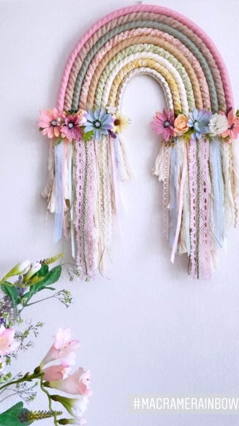 Unicorn Room Decor Diy, Macrame Rainbow Wall Hanging, Simpul Makrame, Rainbow Wall Decor, Rainbow Diy, Yarn Wall Art, Rainbow Macrame, Macrame Rainbow, Macrame Wall Hanging Diy