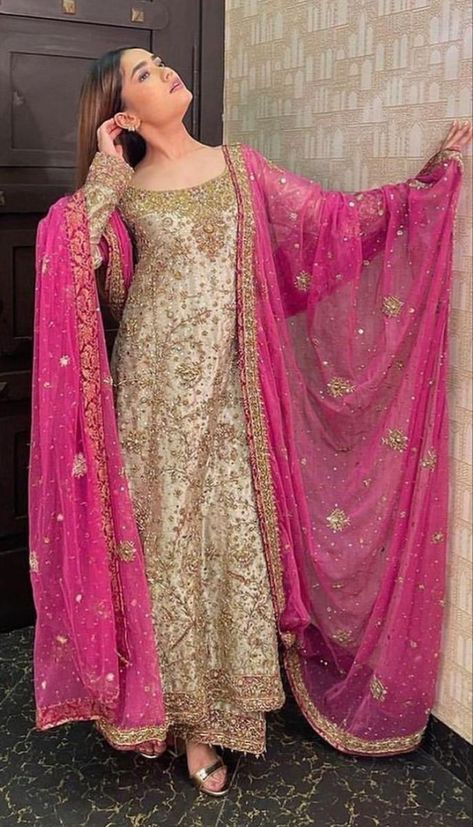 Desi Dress, Shadi Dresses, Desi Fits, Velvet Dress Designs, Latest Bridal Dresses, Traditional Indian Dress, Pakistani Wedding Outfits, Desi Outfits, Pakistani Fancy Dresses