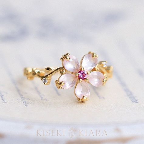 Japanese Peach, Cute Engagement Rings, Rose Gold Quartz, Jewelry Lookbook, Fancy Jewelry, Cute Rings, Pretty Rings, Rose Quartz Crystal, Crystal Flower