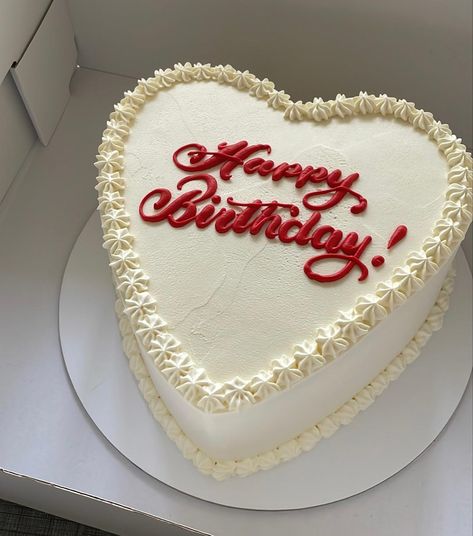 Xoxo Birthday Cake, White And Pink Heart Cake, White And Red Birthday Cake, Happy Birthday Cake Aesthetic, B Day Cake Ideas, B Day Cake Aesthetic, Minimalist Bday Cake, Hart Cake, White Heart Cake