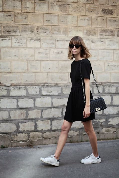 Summer Outfit Ideas 2016 | 30 Ways to Wear a  Black Dress @stylecaster Hijab Stile, French Minimalist, Dress And Sneakers Outfit, White Sneakers Outfit, Wear Black Dresses, Outfits 2016, Black Dresses Casual, Mode Inspo, Sneakers Outfit