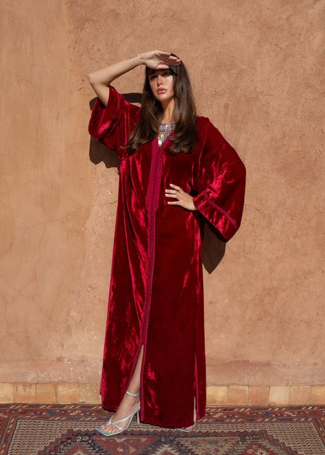 Velvet Dress Designs Fashion, Velvet Designer Dresses, Velvet Kaftan Dress, Kaftan Dress Modern, Velvet Silk Dress, Velvet Couture, Velvet Caftan, Brown Velvet Dress, Velvet Kaftan