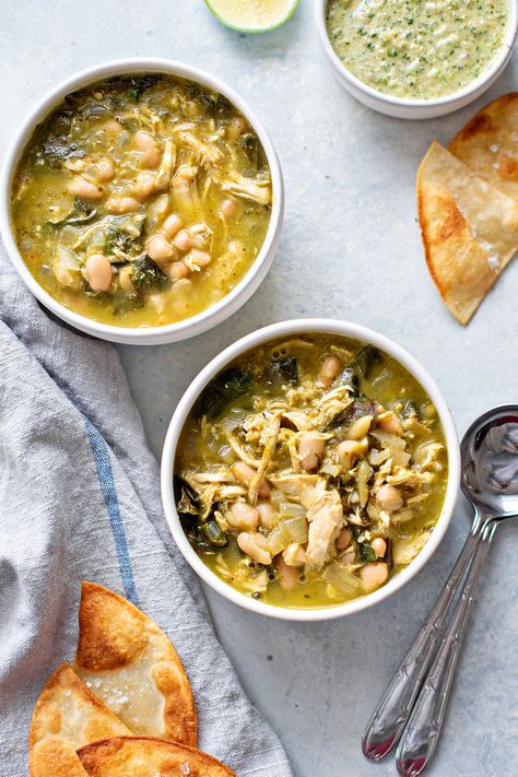 White Bean Verde Chicken Chili, White Chicken Verde Chili, Tomatillo Chicken Soup Recipes, Chicken And Tomatillo Recipe, Chicken Green Chili Recipes, Green Chicken Chili Crockpot, Chicken And Green Chili Recipes, Chili Verde Chicken, Chicken Verde Soup