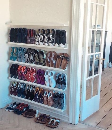 Do you keep your shoes piled in the front entryway? Do you have some on your bedroom floor, by the front door, and in the basement?  Why not orga... | 6-Try-Upright-Shelves-for-Narrow-Hallways #storage #shoestorage #shoestorageideas #shoestoragebox #shoestorageboxes #shoestorageph #shoestoragebench #shoestoragecustom #shoestoragesolutions #shoestoragecabinet #shoes #DecoratedLife Bilik Lelaki, Diy Shoe Rack Ideas, Shoe Organization Diy, Shoe Storage Ideas, Koti Diy, Diy Shoe Storage, Diy Shoe Rack, Closet Shoe Storage, Shoes Rack