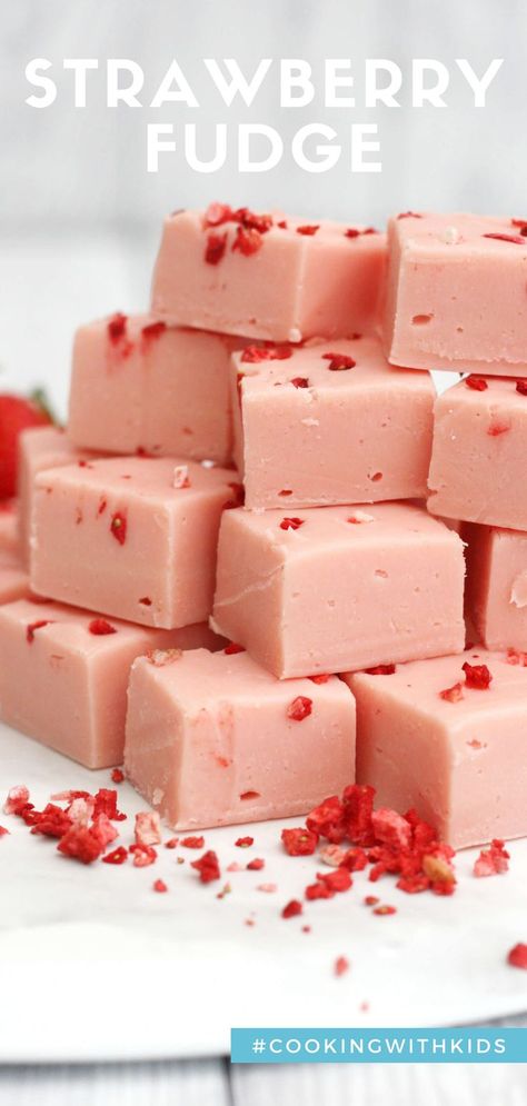 Fudge Recipe Condensed Milk, White Chocolate Baking, Condensed Milk Fudge, Baked Fudge Recipe, Strawberry Fudge Recipe, Fudge With Condensed Milk, Fudge Homemade, Slow Cooker Fudge, No Bake Fudge