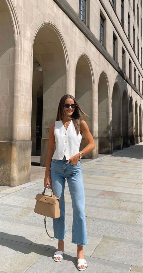 45+ Chic Vest Outfits & Sleeveless Blazer Looks to Wow Everyone - Jennysgou Chique Outfit, European Summer Outfits, Europe Outfits, Outfit Chic, Italy Outfits, Moda Paris, Paris Outfits, Mode Casual, Business Outfit